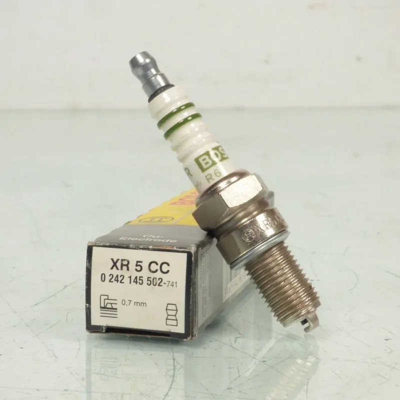 Bougie d'allumage Bosch pour Auto XR5CC / 0242145502-741 Neuf de Bosch en Blanc – photo produit