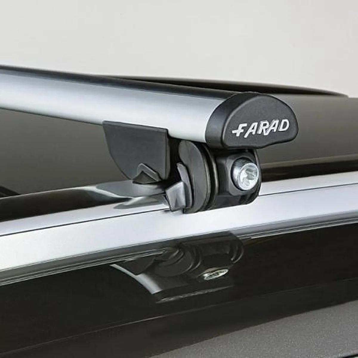 Faradbox dakdragers Suzuki Vitara 2015> met gesloten dakrail, 100kg laadvermogen van Farad in Grijs – productfoto