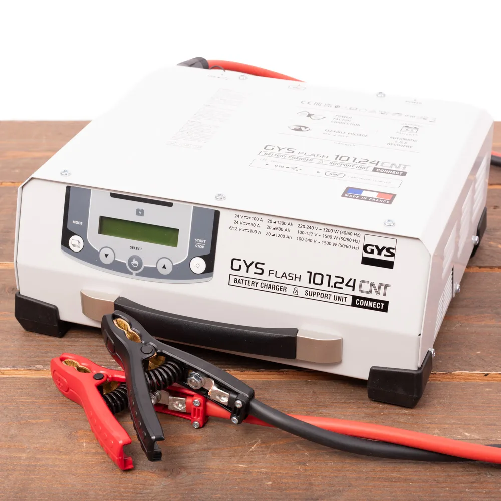 acculader met voeding GYSFLASH 101.24 CNT FV 5M van GYS – productfoto