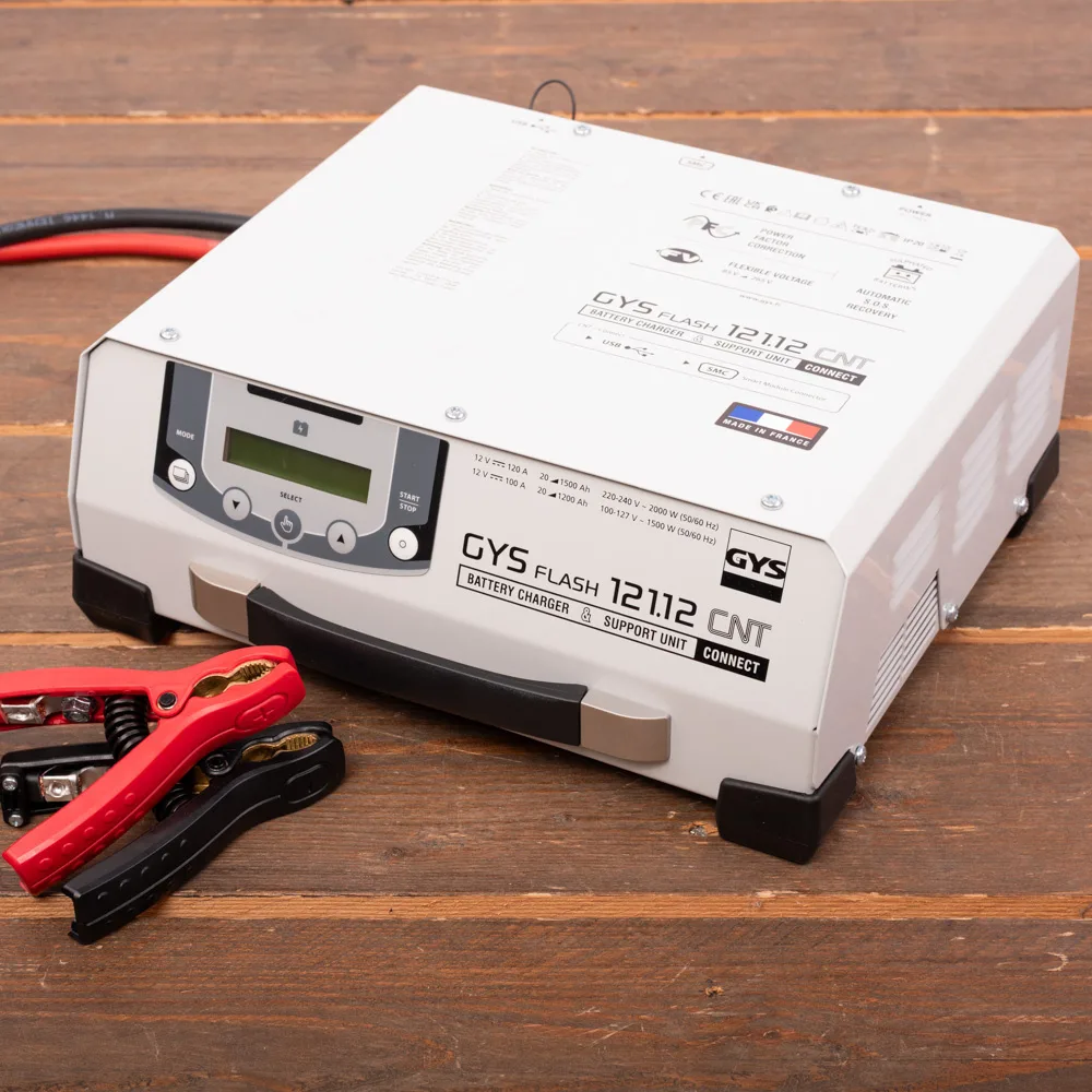 acculader met voeding GYSFLASH 121.12 CNT FV 5M van GYS – productfoto
