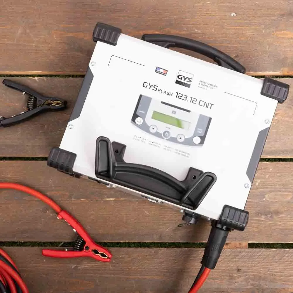 acculader met voeding GYSFLASH 123.12 CNT FV 5M van GYS – productfoto