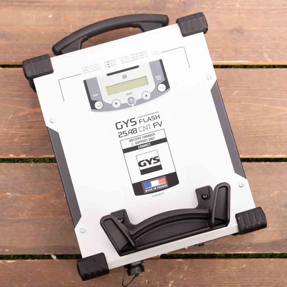 acculader met voeding GYSFLASH 25.48 CNT FV 5M von GYS – Produktfoto