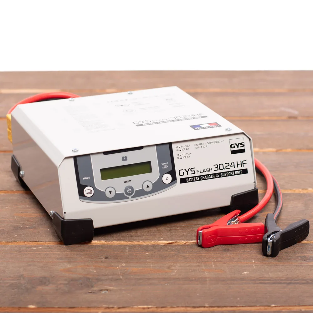 acculader met voeding GYSFLASH 30.24 HF van GYS – productfoto