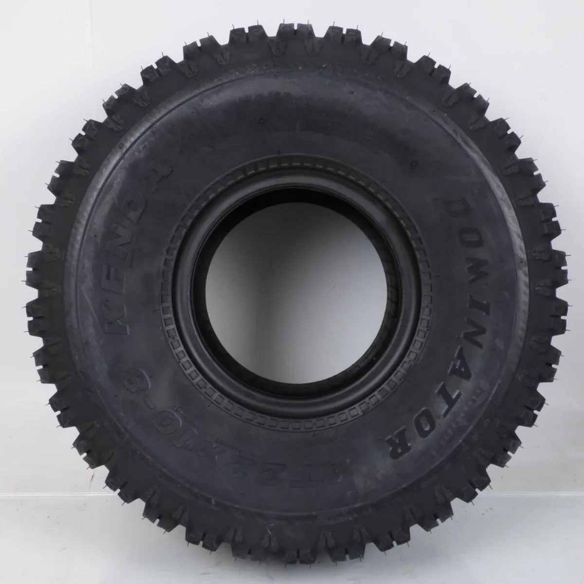 K300 22x10.00 D8 39F von Kenda in Schwarz – Produktfoto