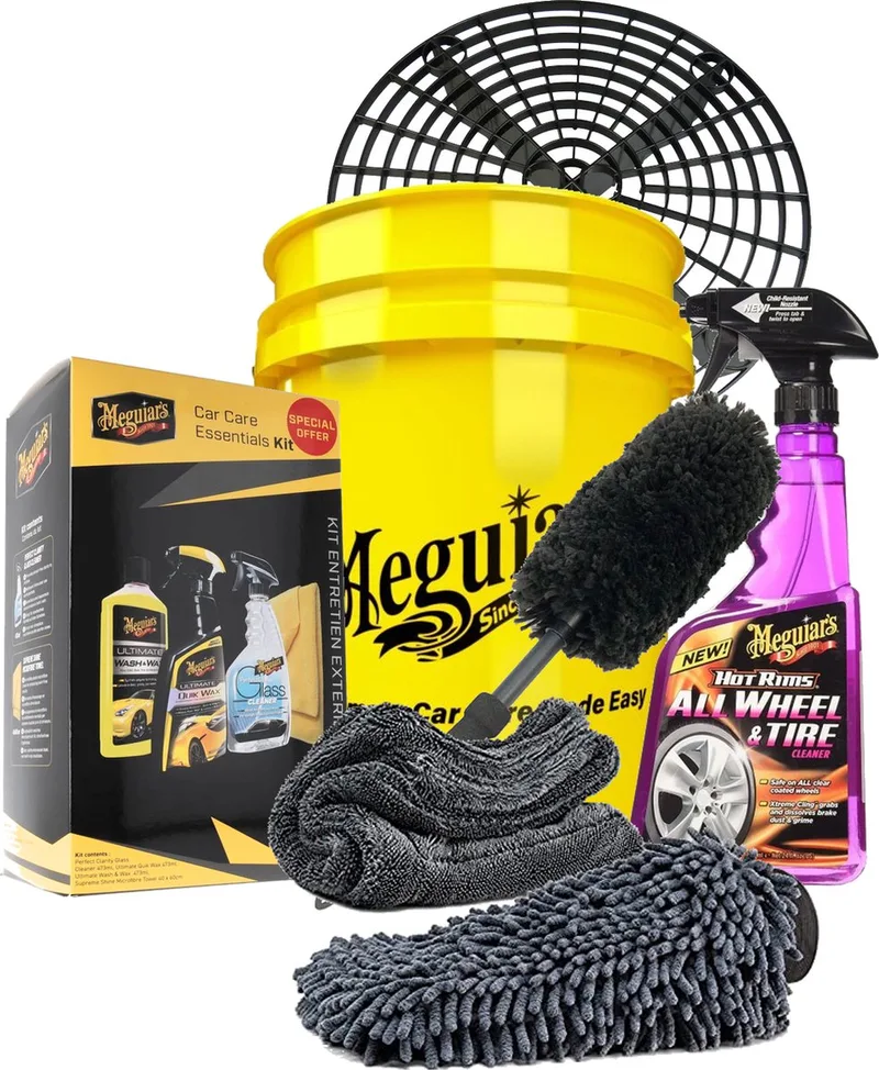 essentail kit bestaande uit; Wasemmer 19 ltr , Grit guard grit, Wash&Wax, Quick Wax, Clarity Glass Cleaner, Supreme Shine Microfiber doek, Velgenreiniger, Velgenborstel medium, Wash Mitt, Droogdoek 40 x 40 cm van Meguiar's – productfoto
