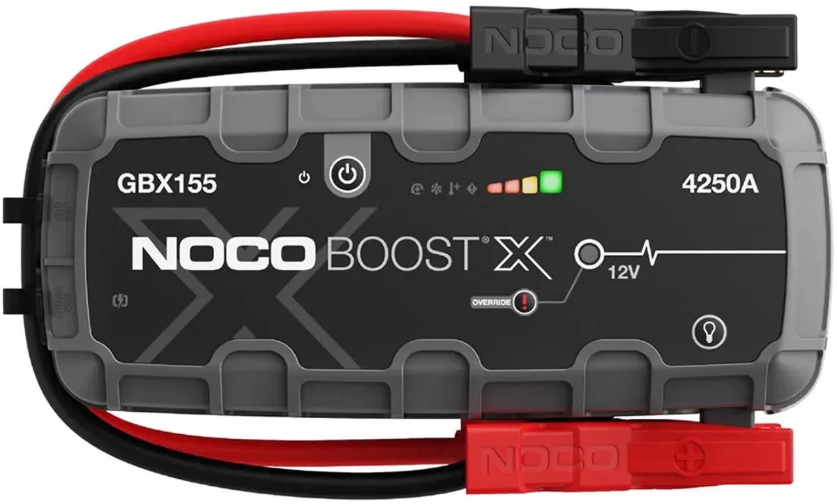 X Lithium Jump Starter GBX155 – Starthulp 4250A - USB lader voor smartphone/tablet- 500 lumen LED zaklamp van NOCO in Grijs, Zwart – productfoto